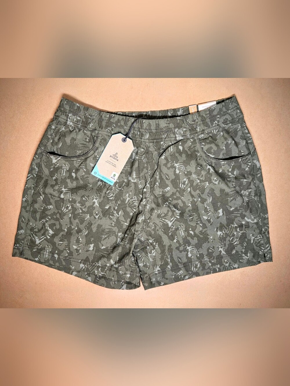 NEW Prana Shorts Size 14 Stretch Halle E-Waist II - Evergreen Camo Hiking/Beach